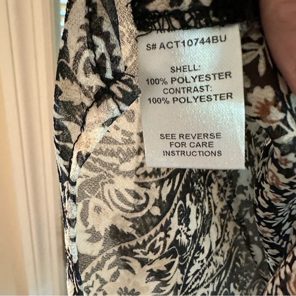 ACOA Black & White Printed Button-Up Blouse - Picture 7 of 8